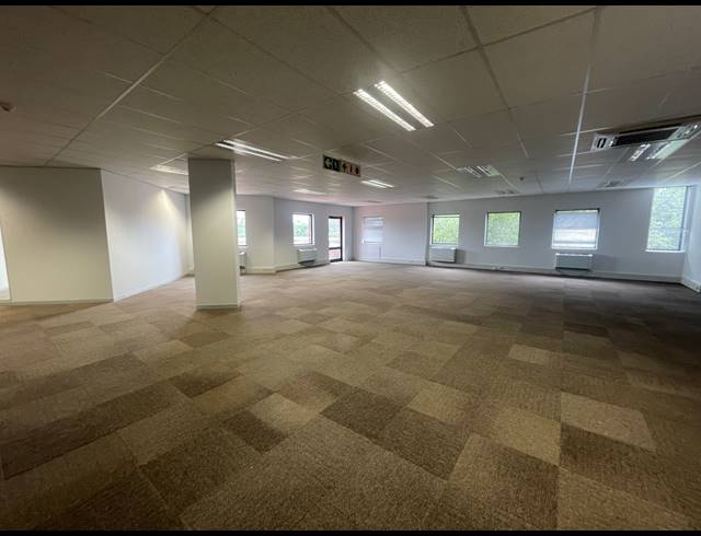 1,053M² OFFICE TO LET IN PARKTOWN